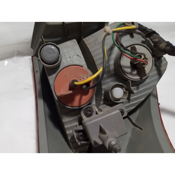 Lanterna Lado Direito Hyundai Hb20 2014 Direito Vermelho