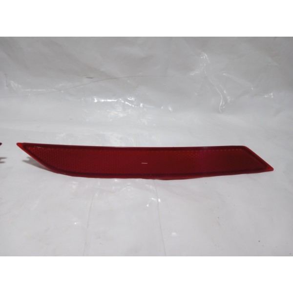 Olho De Gato Parachoque Traseiro Vw Gol G7 2017 Par Vermelho