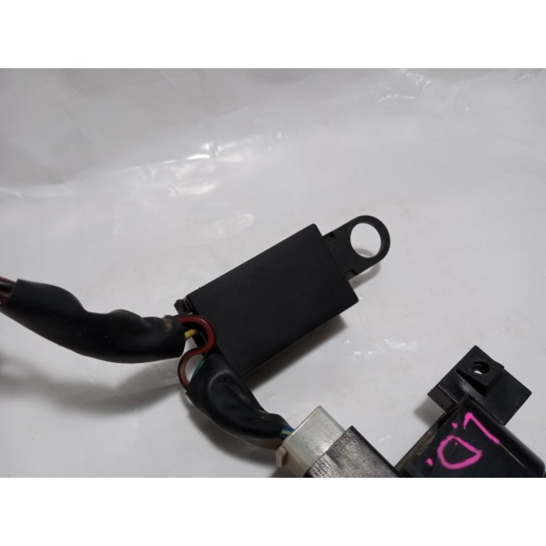 Botão Comando Vidro Traseiro Direito Effa M100 2010