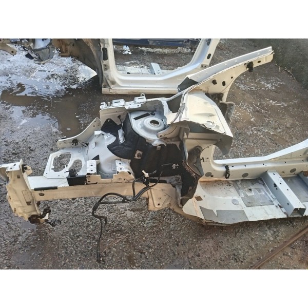 Lateral Caixa Ar Coluna Lado Direito Mitsubishi L200 93 4p