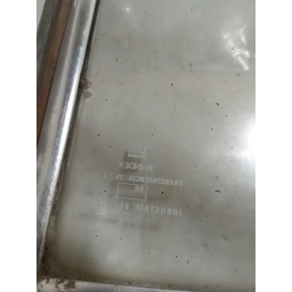 Vidro Basculante Traseiro Direito Gm Caravan  1977