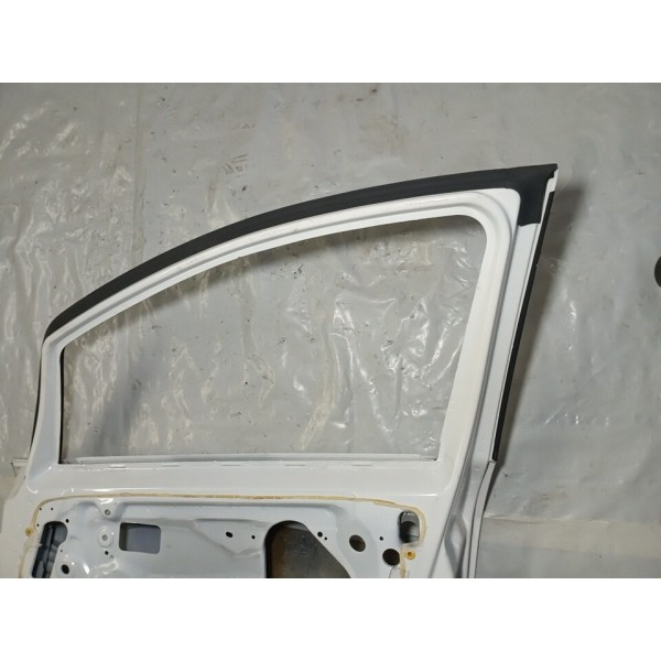 Porta Dianteira Direita Fiat Linea Punto 2009 Com Detalhe Dianteira Direito Branco