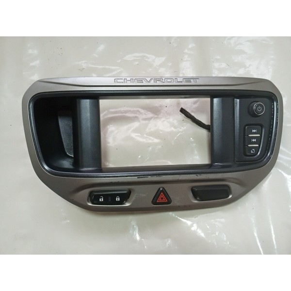 Moldura Central Painel Botão Alerta/trava Gm Spin 2017