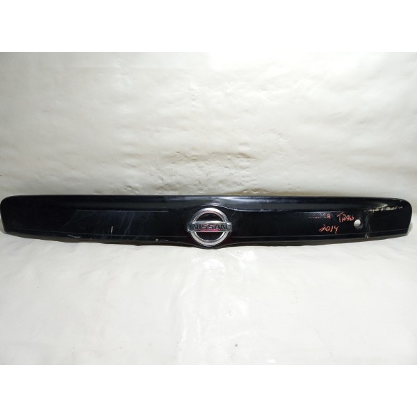 Aplique Tampa Traseira Nissan Versa 2014