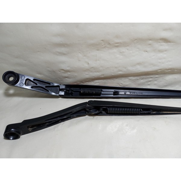 Braço Haste Limpador  Parabrisa Nissan Versa 2015 Par  Direito