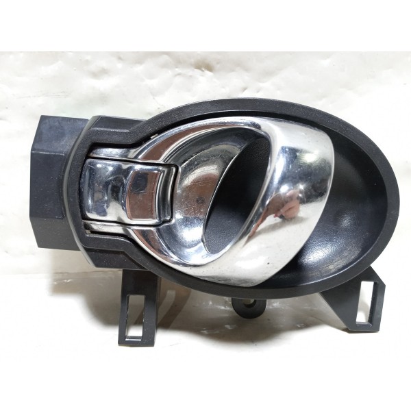 Maçaneta Interna Dianteira Esquerda Versa Nissan 2014