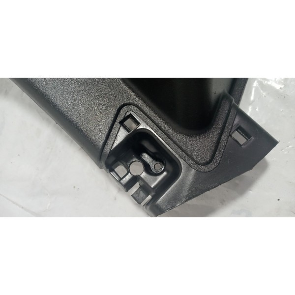 Acabamento Suporte Tampao Traseiro Renault Sandero 2011 L.e