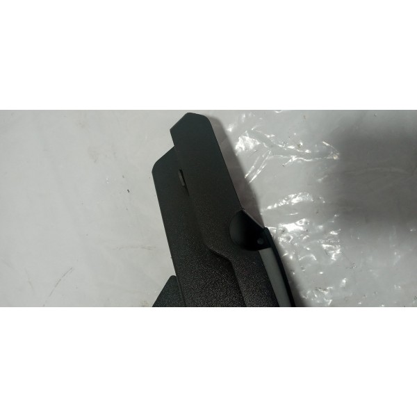 Acabamento Suporte Tampao Traseiro Renault Sandero 2011 L.e