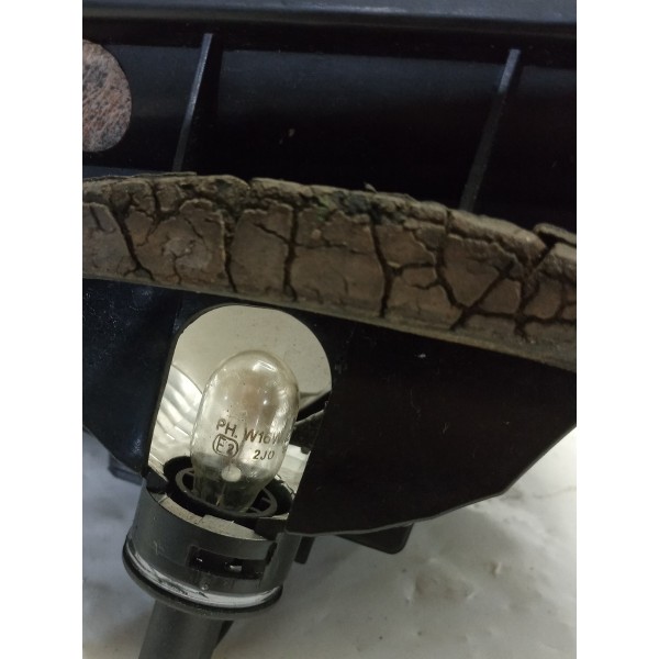 Lanterna Tampa Traseira Lado Esquerdo Fiat Siena 2010