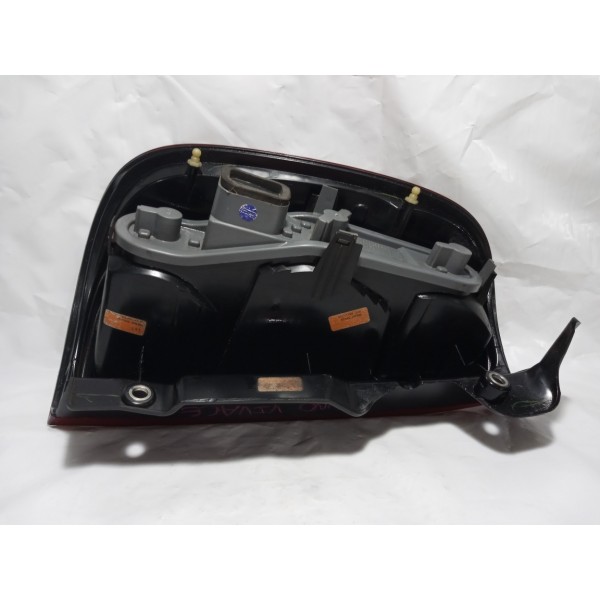 Lanterna Direita Fiat Uno Vivace  Direito Vermelho