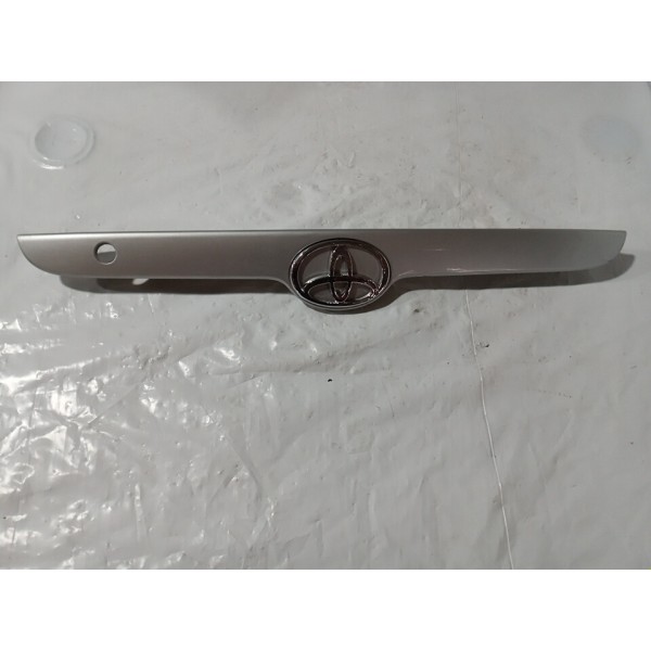 Acabamento Friso Porta Malas Toyota Corolla 2004