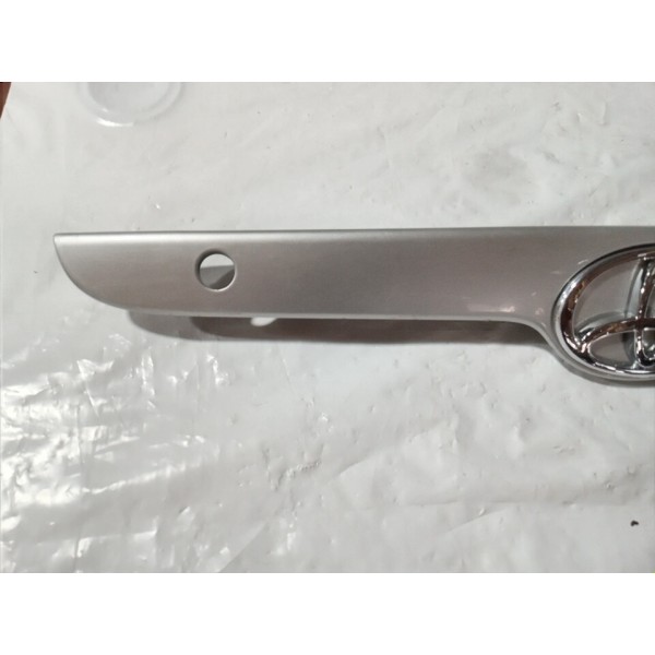 Acabamento Friso Porta Malas Toyota Corolla 2004
