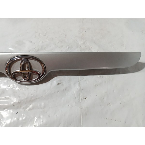 Acabamento Friso Porta Malas Toyota Corolla 2004