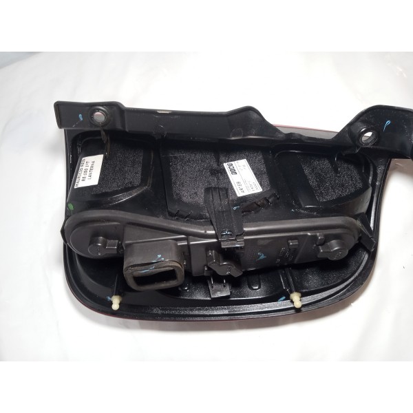 Lanterna Traseira Lado Esquerdo Fiat Uno Vivace 2013 Esquerdo Vermelho