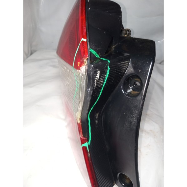 Lanterna Traseira Lado Esquerdo Ford Ka Sedam 2019 C/ Avaria Esquerdo Vermelho