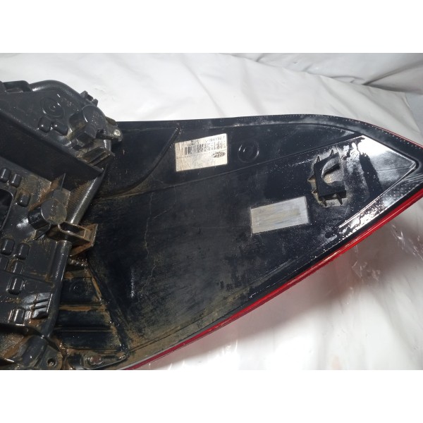 Lanterna Traseira Lado Esquerdo Ford Ka Sedam 2019 C/ Avaria Esquerdo Vermelho