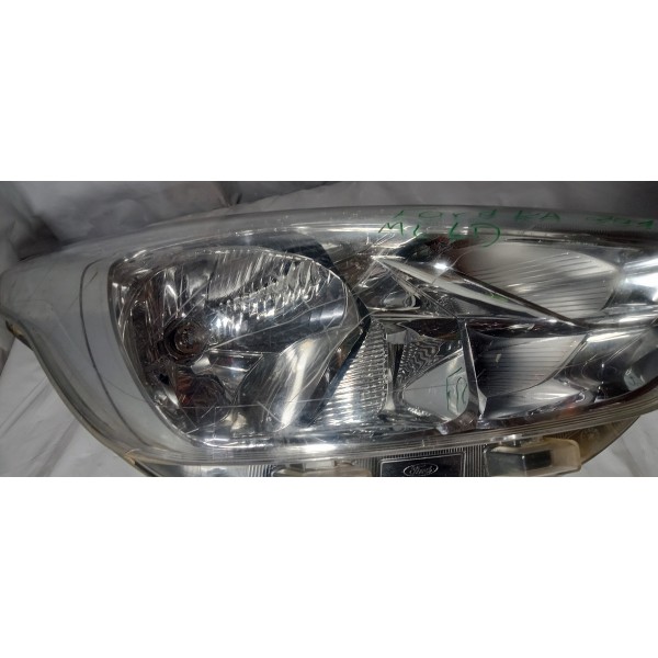Farol Lado Direito Ford Ka 2019 Detalhe Na Lente Direito