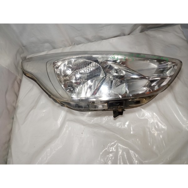 Farol Lado Direito Ford Ka 2019 Detalhe Na Lente Direito