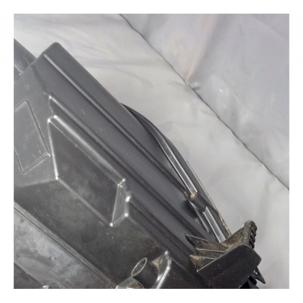 Farol Lado Direito Ford Ka 2019 Detalhe Na Lente Direito