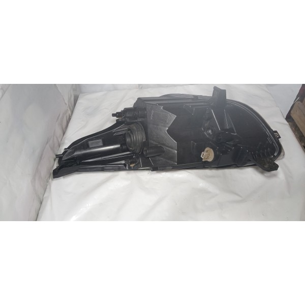 Farol Lado Direito Ford Ka 2019 Detalhe Na Lente Direito