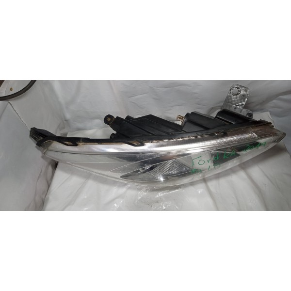 Farol Lado Direito Ford Ka 2019 Detalhe Na Lente Direito