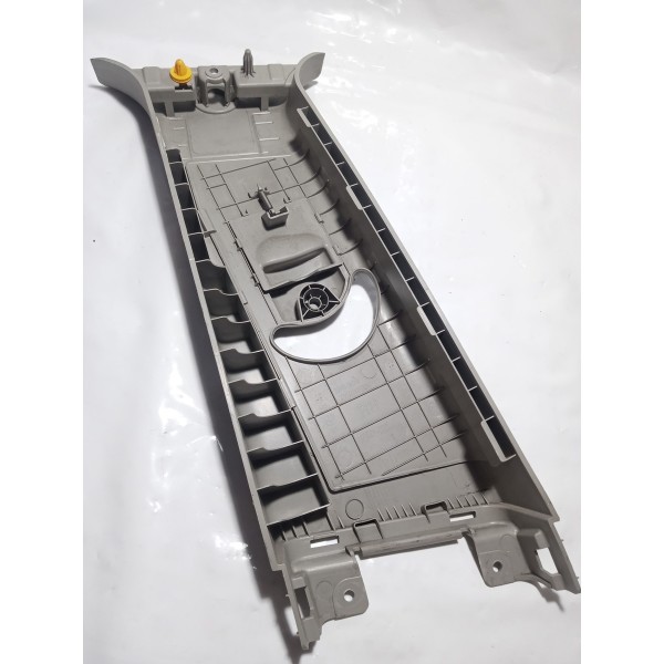Moldura Da Coluna Superior Central Direita Kia Cerato 2010