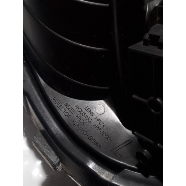 Farol Lado Esquerdo Nissan March 2013 Esquerdo