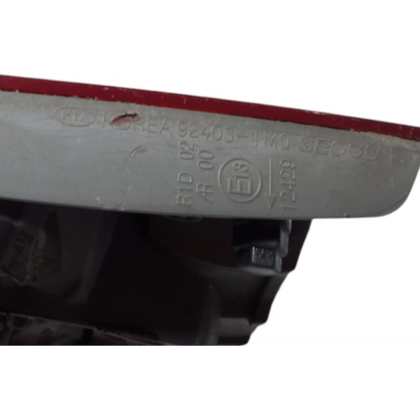 Lanterna Tampa Lado Esquerdo Kia Cerato 2010 Esquerdo/motorista Vermelho