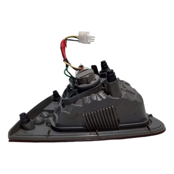 Lanterna Tampa Lado Esquerdo Kia Cerato 2010 Esquerdo/motorista Vermelho