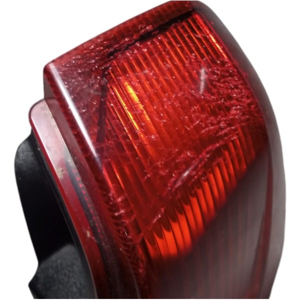 Lanterna Direita Renault Logan 2010 Com Detalhe Direito Vermelho