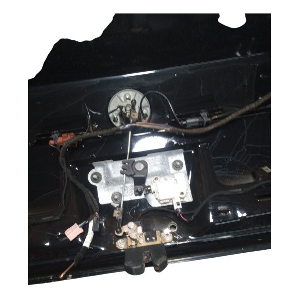 Tampa Traseira Vw Polo Sedan Completa 2003 A 2005 Usada