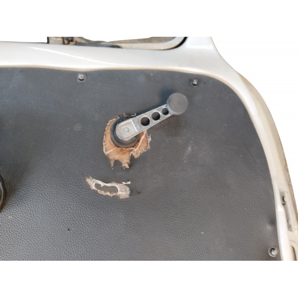 Porta Dianteira Lado Esquerdo Vw Kombi 98 Usada C Detalhes