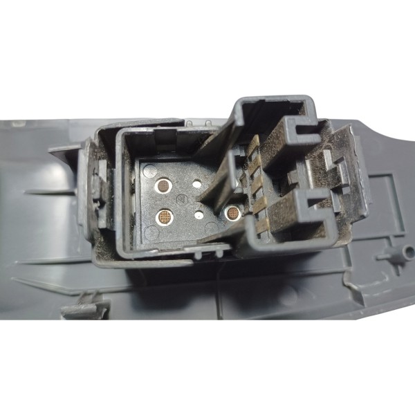 Botão  Vidro Elétrico Lado Direito Traseiro Trailblazer 2013