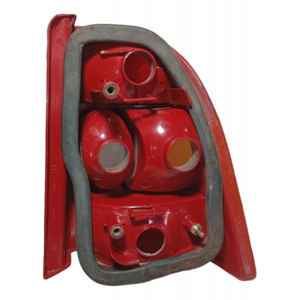 Lanterna Traseira Lado Esquerdo Fiat Strada 2000