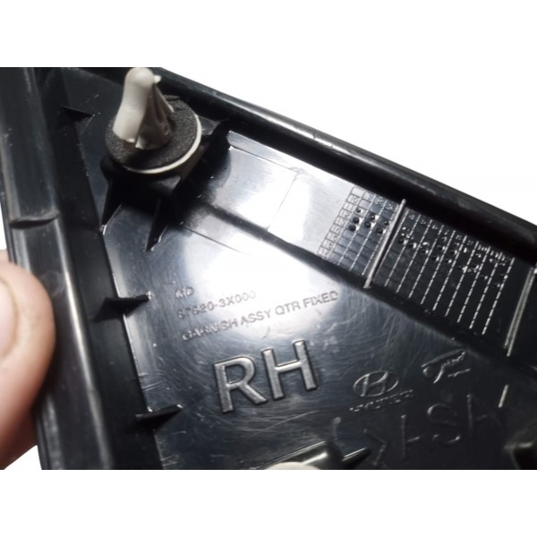 Acabamento Vidro Traseiro Esquerdo Hyundai Elantra 2012