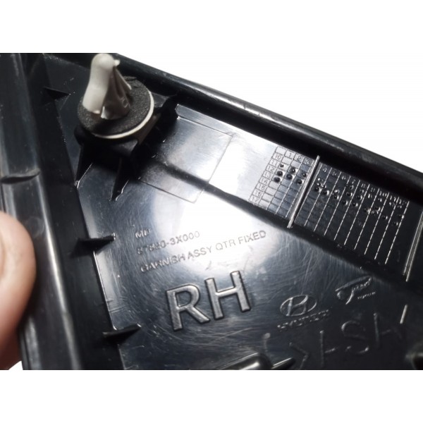 Acabamento Vidro Traseiro Esquerdo Hyundai Elantra 2012