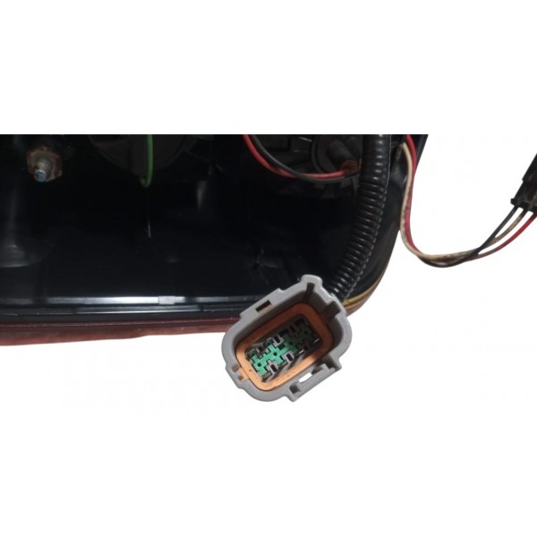 Lanterna Direita Nissan Frontier 2010