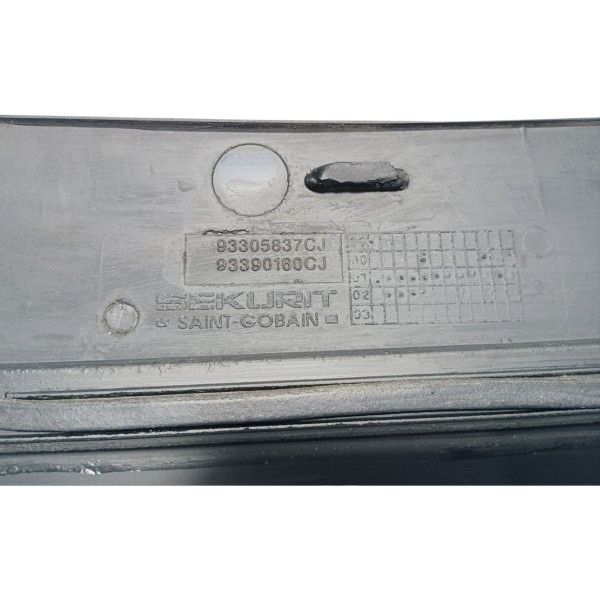 Vidro Fixo Lateral Traseiro Direito Gm Zafira 2003