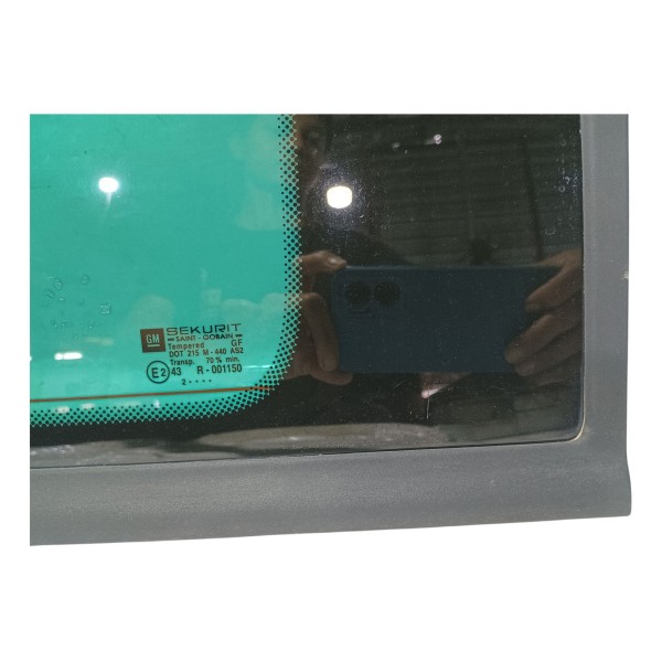 Vidro Fixo Lateral Traseiro Direito Gm Zafira 2003