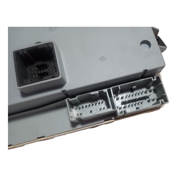 Caixa De Fusível Fiat Stilo 1.8 8v Flex 2004 51755127