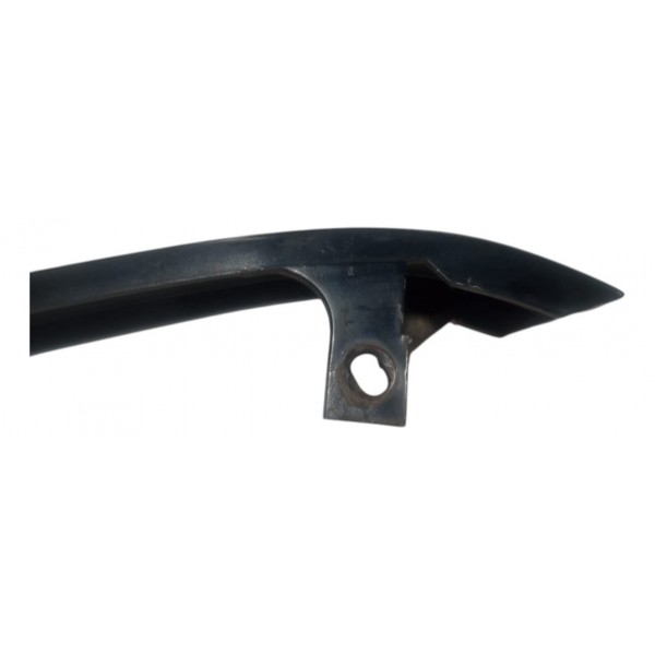 Moldura Inferior Farol Direito Kia Sportage 2000 Com Detalhe Preto