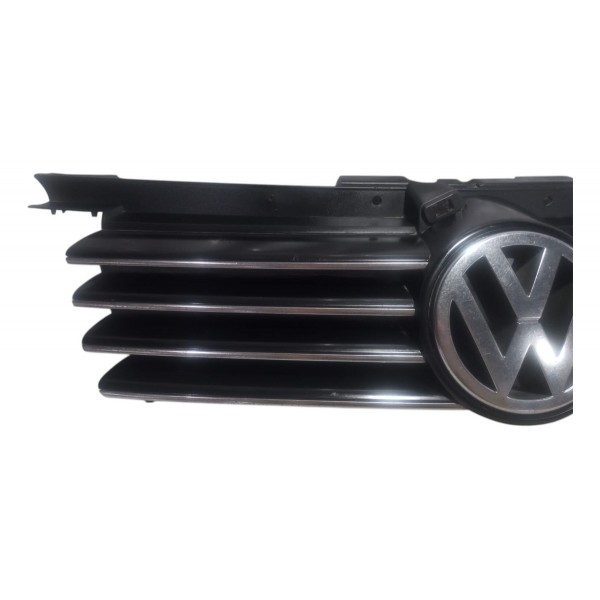 Grade Parachoque Dianteiro Vw Bora 2004 Com Detalhe