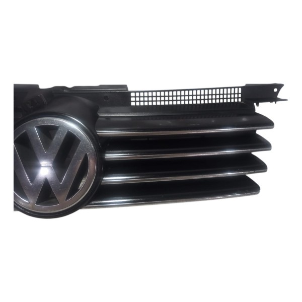 Grade Parachoque Dianteiro Vw Bora 2004 Com Detalhe