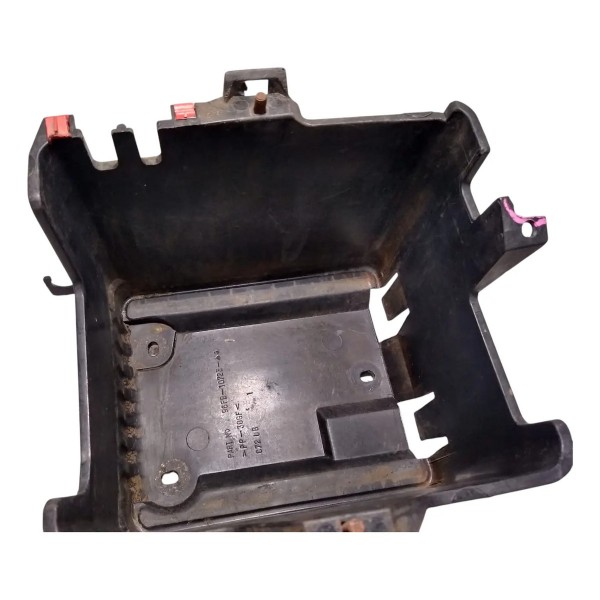 Suporte Bateria Ford Fiesta 2000 Com Detalhe Preto