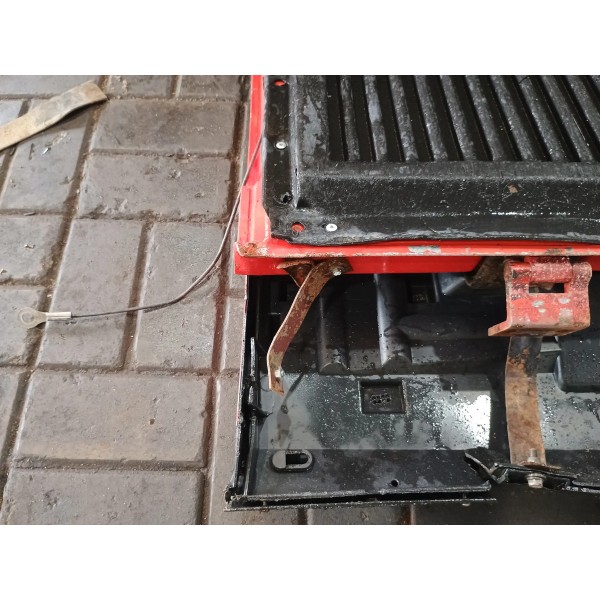 Tampa Traseira Caçamba Saveiro G3 G4 2000 A 2010 Com Detalhe Preto