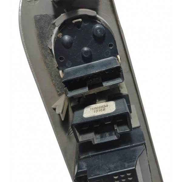 Botão Vidro Porta Dianteira Esquerda Gm Blazer 1999 Detalhes